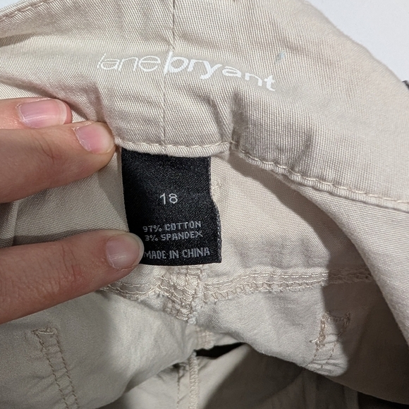 Lane Bryant Light Khaki Tan Shorts in Size 18 - Picture 10 of 11